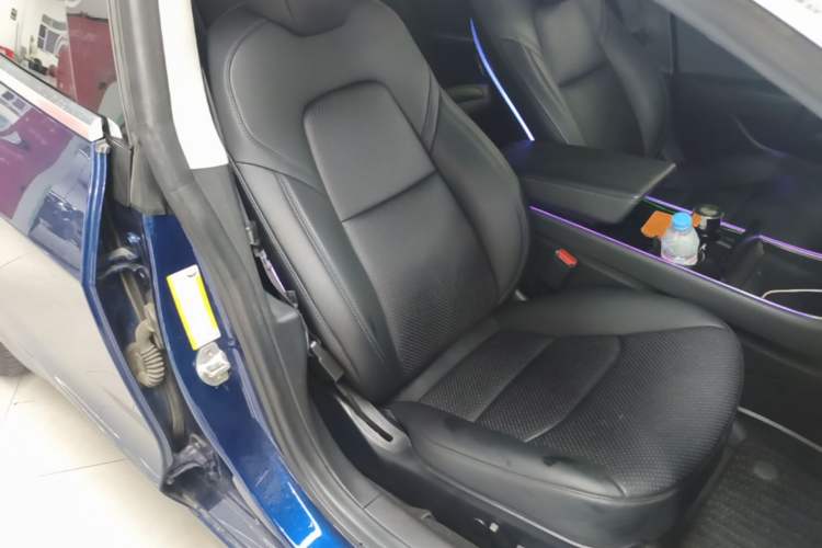 Used Tesla Model 3 2019 Long-Range Rear-Wheel-Drive Version Right Front Seat