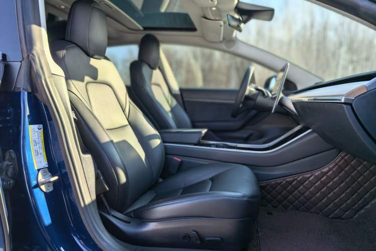 Used Tesla Model 3 2019 Standard Range Rear-Drive Upgraded Version Right Front Seat
