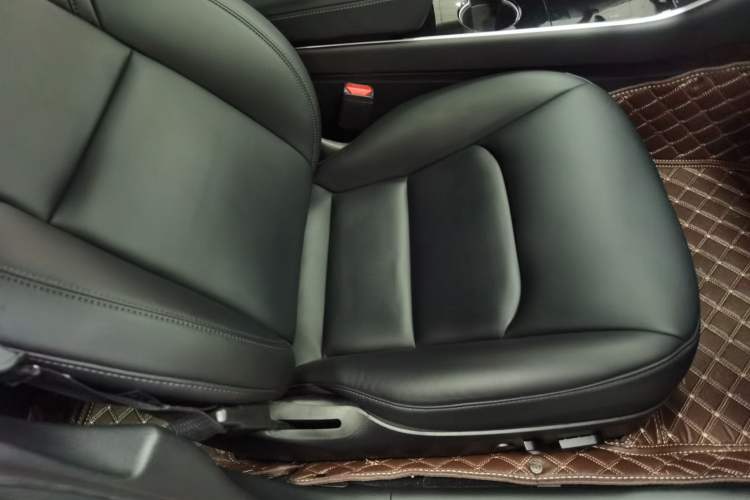 Used Tesla Model 3 2019 Long-Range All-Wheel-Drive Version Right Front Seat