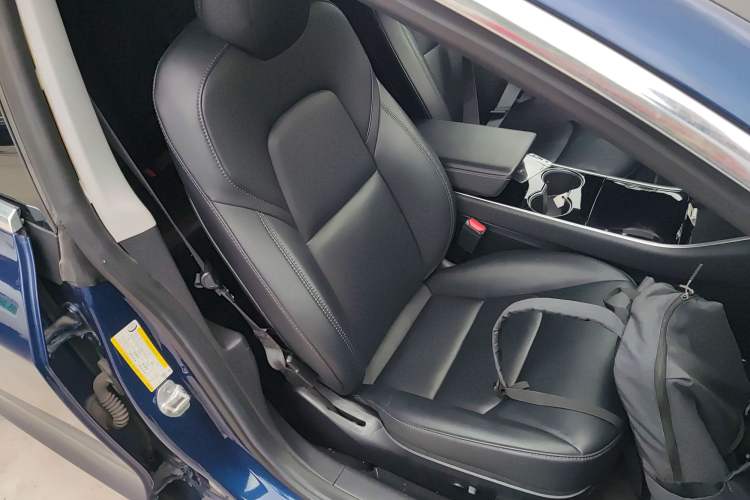 Used Tesla Model 3 2019 Long-Range Rear-Wheel-Drive Version Right Front Seat
