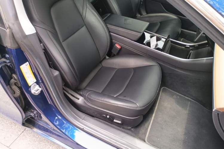 Used Tesla Model 3 2019 Standard Range Rear-Wheel Drive Upgraded Version (60 kWh) Right Front Seat