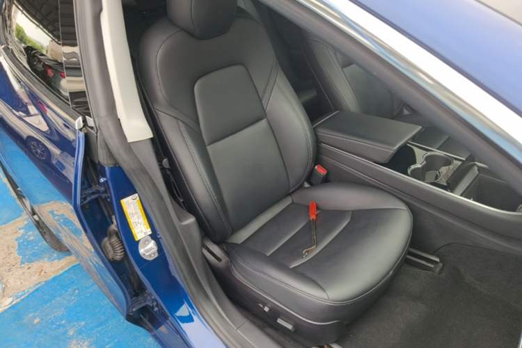 Used Tesla Model 3 2019 Long-Range All-Wheel-Drive Version Right Front Seat