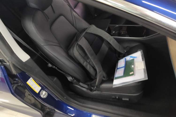 Used Tesla Model 3 2019 Standard Range Rear-Drive Upgraded Version Right Front Seat