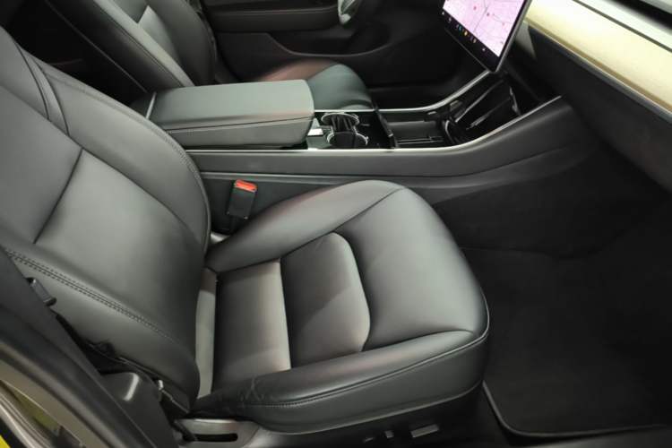 Used Tesla Model 3 2019 Long-Range Rear-Wheel-Drive Version Right Front Seat