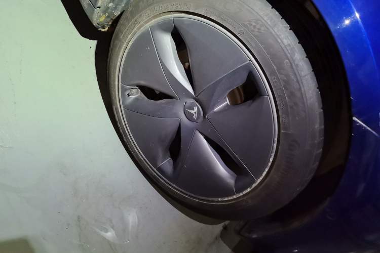 Used Tesla Model 3 2019 Long-Range Rear-Wheel-Drive Version Right Front Wheel Hub