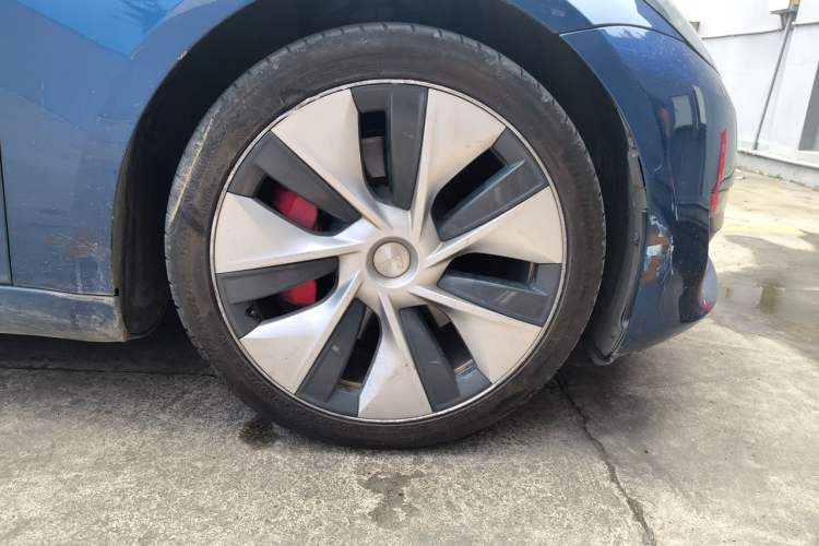 Used Tesla Model 3 2019 Performance High-Performance All-Wheel-Drive Version Right Front Wheel Hub