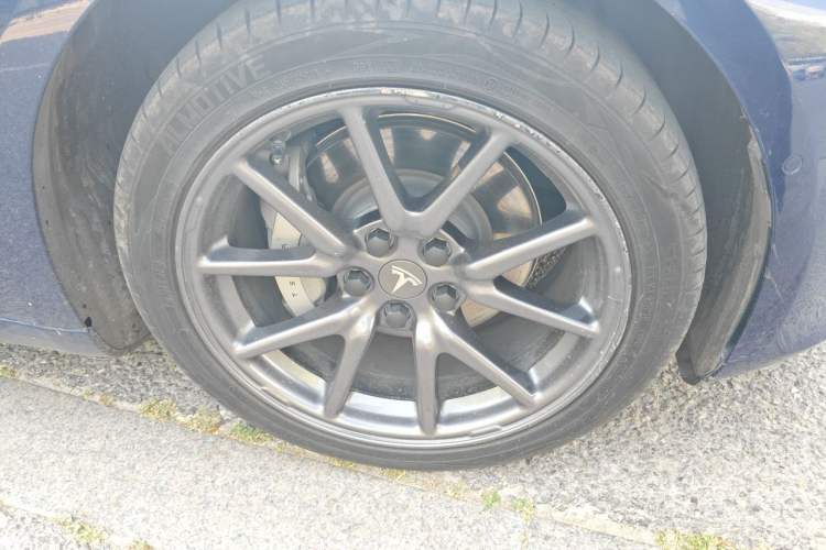 Used Tesla Model 3 2019 Long-Range All-Wheel-Drive Version Right Front Wheel Hub