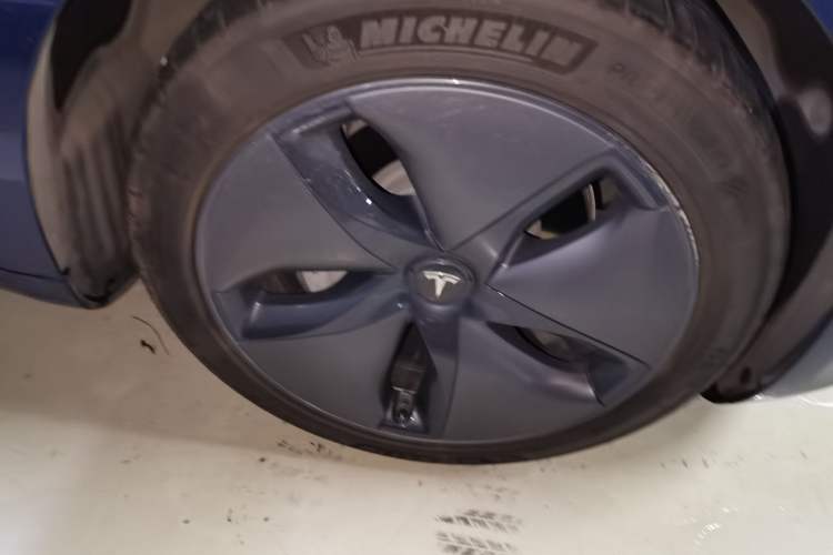 Used Tesla Model 3 2019 Standard Range Rear-Drive Upgraded Version Right Front Wheel Hub