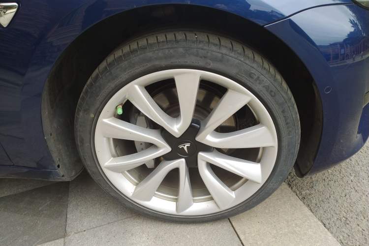 Used Tesla Model 3 2019 Standard Range Rear-Drive Upgraded Version Right Front Wheel Hub