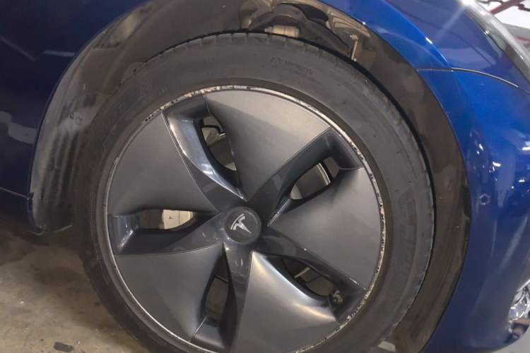 Used Tesla Model 3 2019 Long-Range Rear-Wheel-Drive Version Right Front Wheel Hub