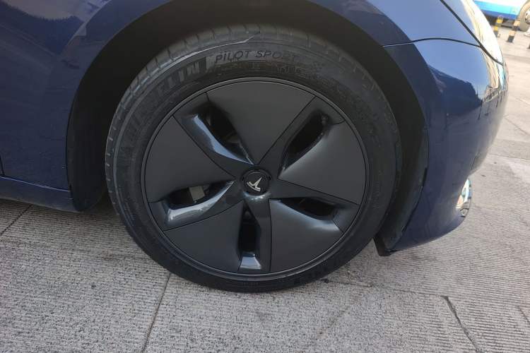 Used Tesla Model 3 2019 Standard Range Rear-Drive Upgraded Version Right Front Wheel Hub
