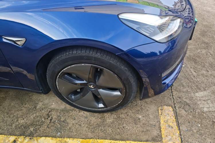 Used Tesla Model 3 2019 Long-Range Rear-Wheel-Drive Version Right Front Wheel Hub