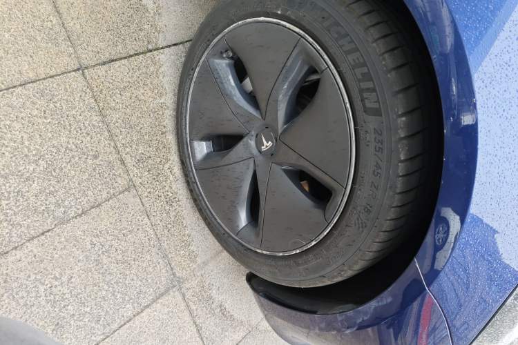 Used Tesla Model 3 2019 Standard Range Rear-Drive Upgraded Version Right Front Wheel Hub