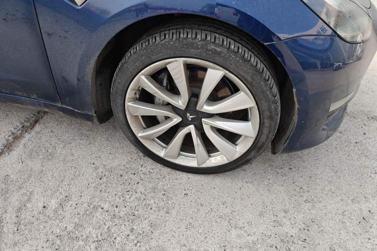 Used Tesla Model 3 2019 Long-Range Rear-Wheel-Drive Version Right Front Wheel Hub