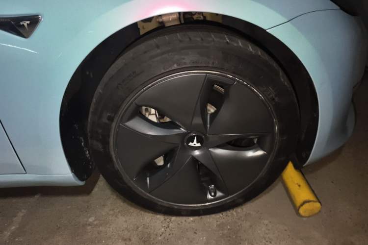 Used Tesla Model 3 2019 Long-Range Rear-Wheel-Drive Version Right Front Wheel Hub
