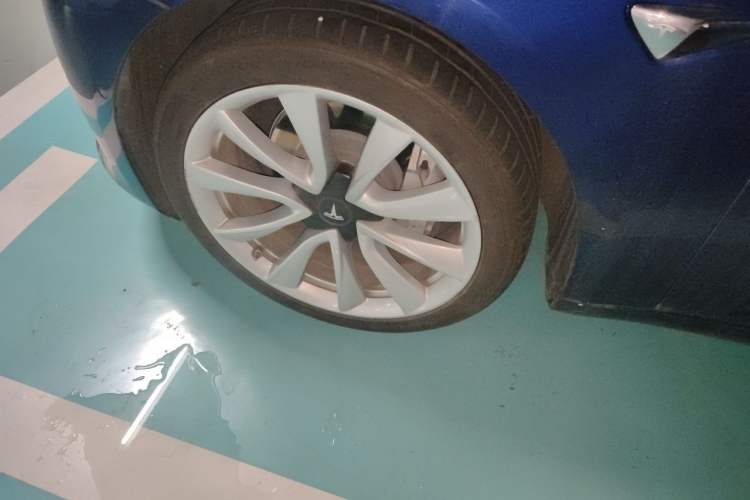 Used Tesla Model 3 2019 Standard Range Rear-Drive Upgraded Version Right Front Wheel Hub