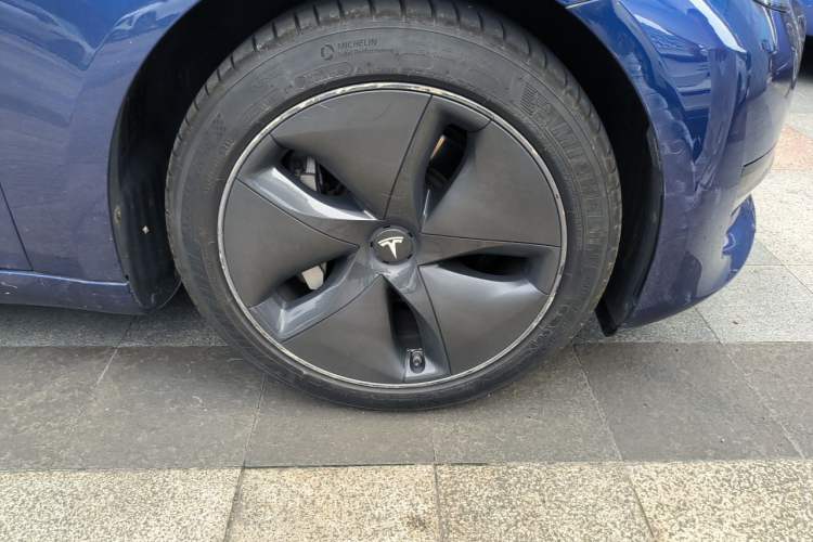 Used Tesla Model 3 2019 Standard Range Rear-Drive Upgraded Version Right Front Wheel Hub