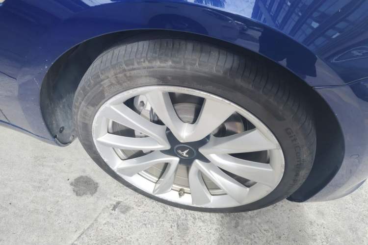 Used Tesla Model 3 2019 Standard Range Rear-Drive Upgraded Version Right Front Wheel Hub