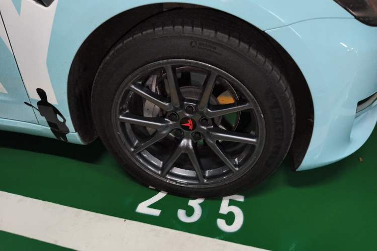 Used Tesla Model 3 2019 Long-Range Rear-Wheel-Drive Version Right Front Wheel Hub