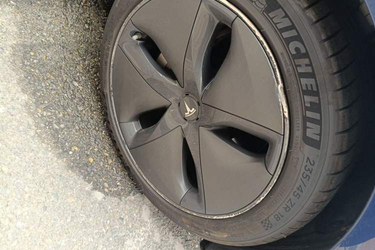 Used Tesla Model 3 2019 Standard Range Rear-Drive Upgraded Version Right Front Wheel Hub