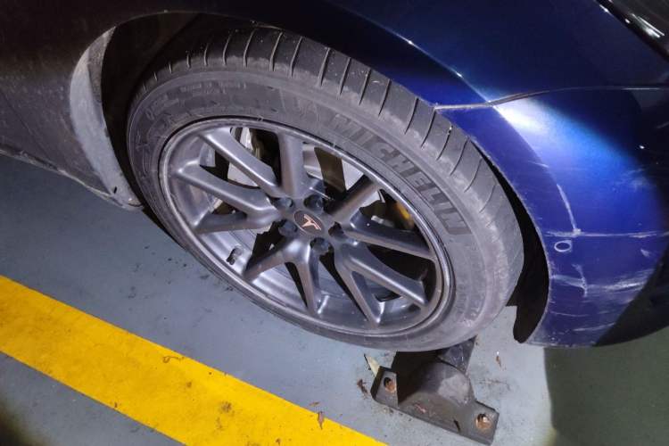 Used Tesla Model 3 2019 Standard Range Rear-Drive Upgraded Version Right Front Wheel Hub