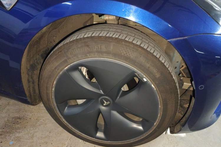 Used Tesla Model 3 2019 Standard Range Rear-Drive Upgraded Version Right Front Wheel Hub