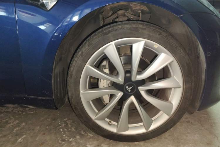 Used Tesla Model 3 2019 Standard Range Rear-Drive Upgraded Version Right Front Wheel Hub