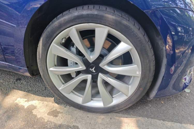 Used Tesla Model 3 2019 Standard Range Rear-Drive Upgraded Version Right Front Wheel Hub