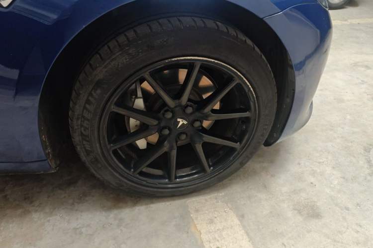 Used Tesla Model 3 2019 Standard Range Rear-Drive Upgraded Version Right Front Wheel Hub