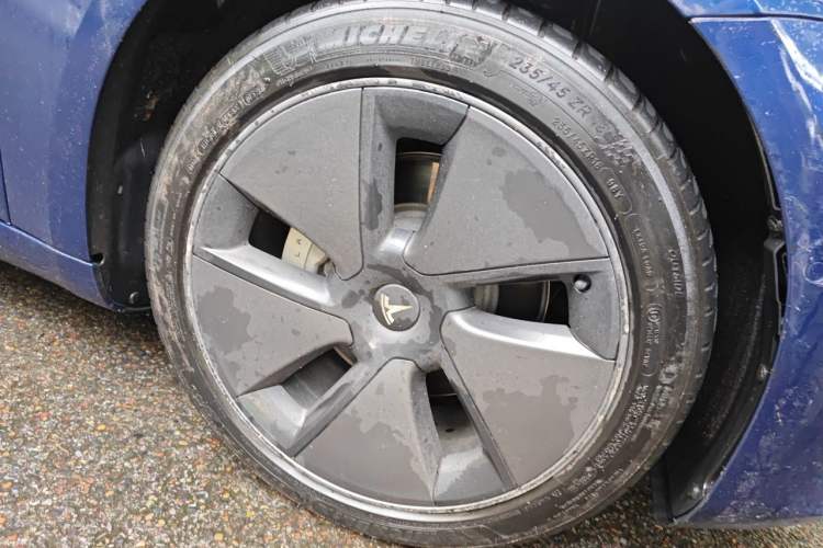 Used Tesla Model 3 2019 Long-Range All-Wheel-Drive Version Right Front Wheel Hub