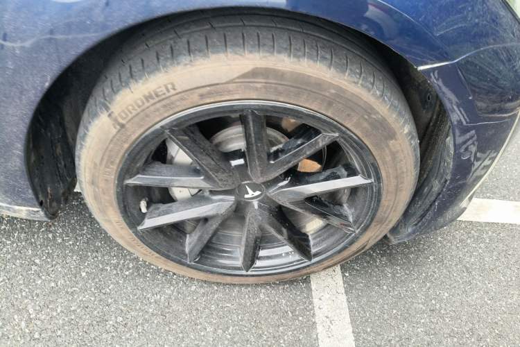Used Tesla Model 3 2019 Long-Range Rear-Wheel-Drive Version Right Front Wheel Hub