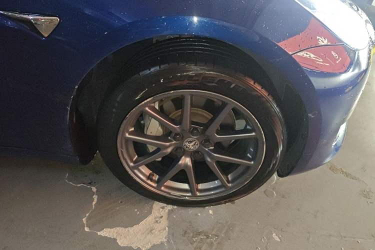 Used Tesla Model 3 2019 Standard Range Rear-Drive Upgraded Version Right Front Wheel Hub