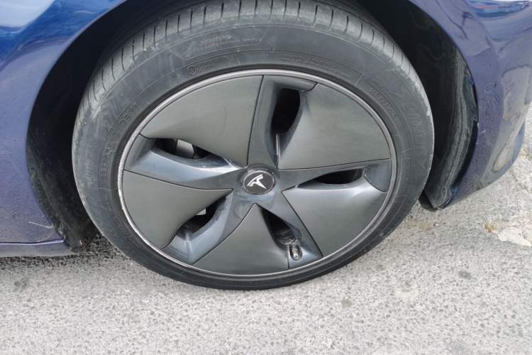 Used Tesla Model 3 2019 Standard Range Rear-Drive Upgraded Version Right Front Wheel Hub