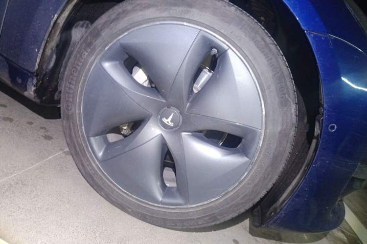 Used Tesla Model 3 2019 Long-Range Rear-Wheel-Drive Version Right Front Wheel Hub