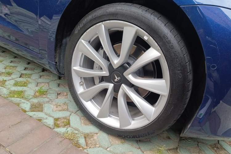 Used Tesla Model 3 2019 Standard Range Rear-Drive Upgraded Version Right Front Wheel Hub