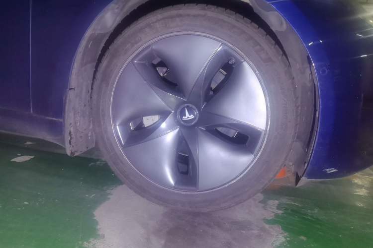 Used Tesla Model 3 2019 Standard Range Rear-Drive Upgraded Version Right Front Wheel Hub