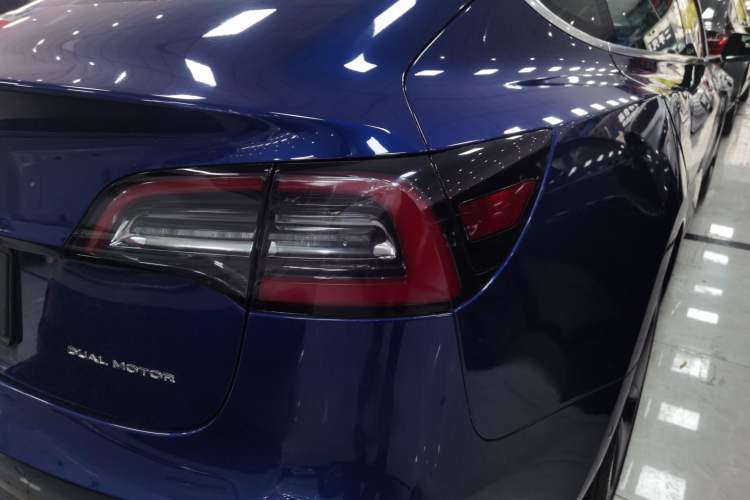 Used Tesla Model 3 2019 Long-Range All-Wheel-Drive Version Right Rear Taillight