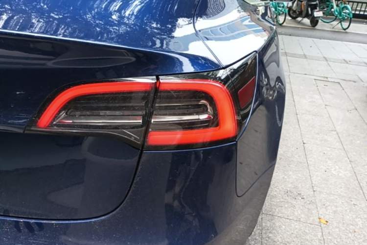 Used Tesla Model 3 2019 Standard Range Rear-Wheel Drive Upgraded Version (60 kWh) Right Rear Taillight