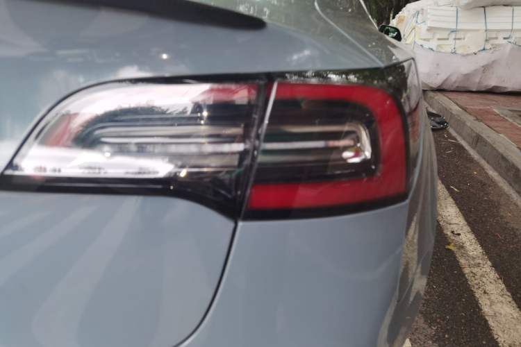 Used Tesla Model 3 2019 Performance High-Performance All-Wheel-Drive Version Right Rear Taillight