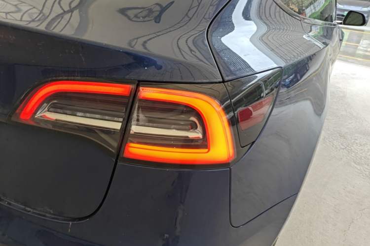Used Tesla Model 3 2019 Standard Range Rear-Drive Upgraded Version Right Rear Taillight