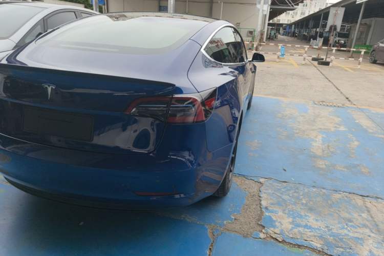 Used Tesla Model 3 2019 Long-Range All-Wheel-Drive Version Right Rear Taillight