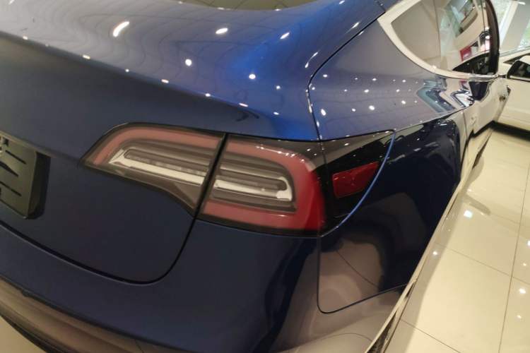 Used Tesla Model 3 2019 Standard Range Rear-Wheel Drive Upgraded Version (52 kWh) Right Rear Taillight