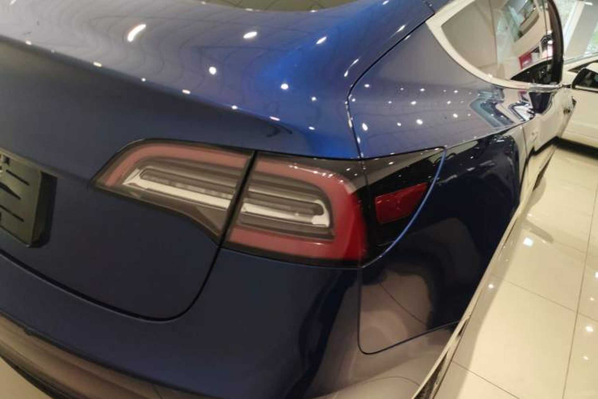 Used Tesla Model 3 2019 Standard Range Rear-Wheel Drive Upgraded Version (52 kWh) Right Rear Taillight