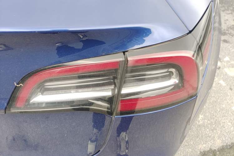 Used Tesla Model 3 2019 Standard Range Rear-Wheel Drive Upgraded Version (60 kWh) Right Rear Taillight