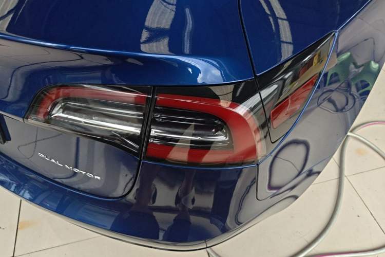 Used Tesla Model 3 2019 Long-Range All-Wheel-Drive Version Right Rear Taillight