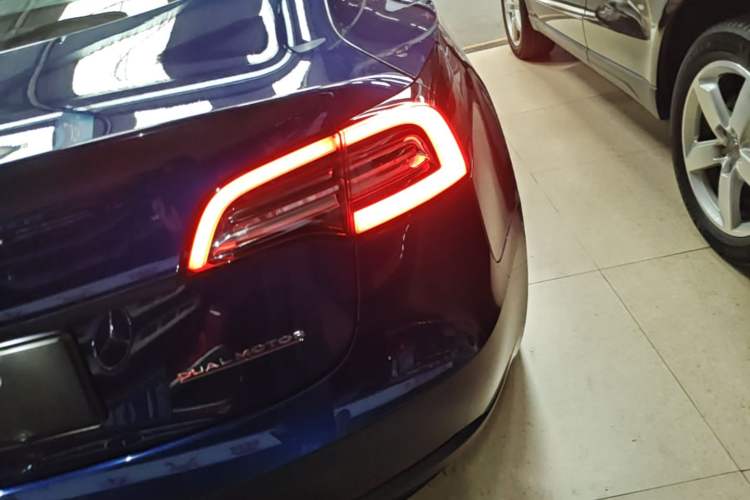 Used Tesla Model 3 2019 Standard Range Rear-Drive Upgraded Version Right Rear Taillight