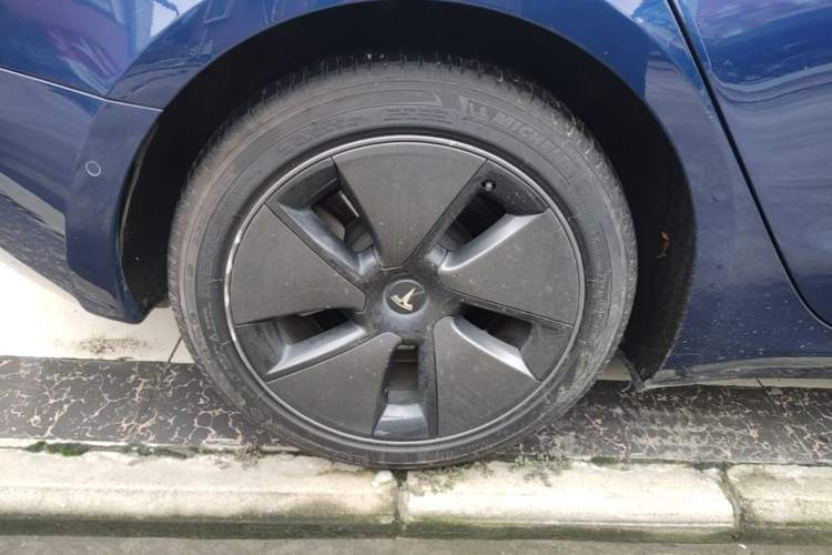 Used Tesla Model 3 2019 Long-Range Rear-Wheel-Drive Version Right Rear Wheel Hub