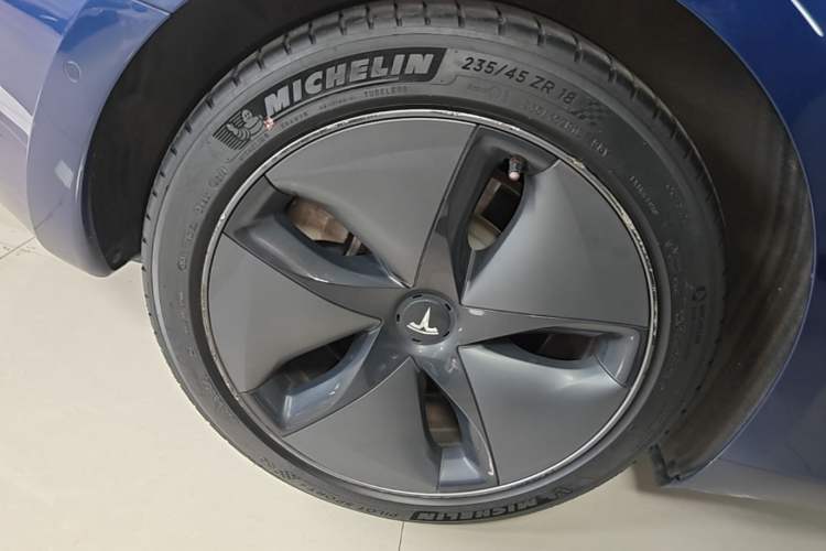Used Tesla Model 3 2019 Standard Range Rear-Drive Upgraded Version Right Rear Wheel Hub