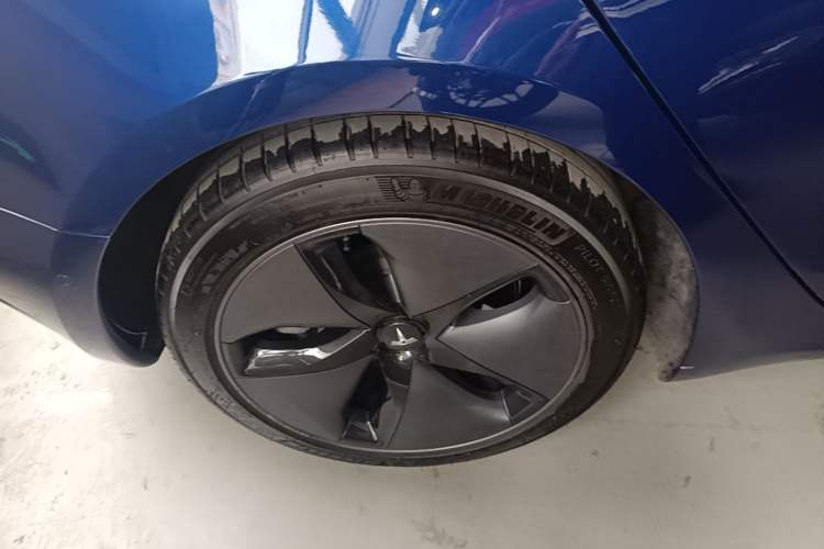 Used Tesla Model 3 2019 Long-Range Rear-Wheel-Drive Version Right Rear Wheel Hub