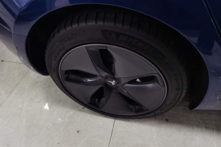 Used Tesla Model 3 2019 Long-Range All-Wheel-Drive Version Right Rear Wheel Hub